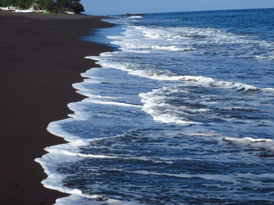 Bali_-_Black_Sand_by_Volcano.jpg