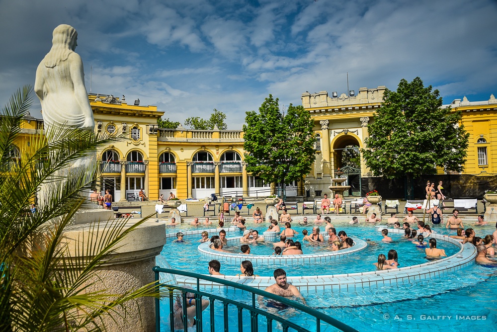 Budapest_Thermal_Bath.jpg