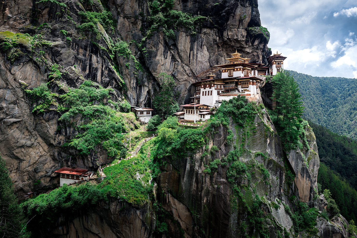 Taktsang_Monastery_(Tiger_Nest).jpg